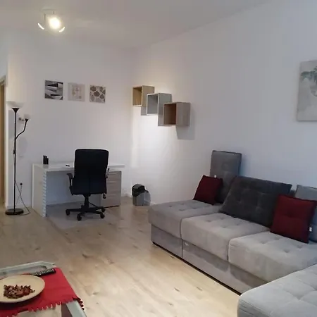 Injoy Plaza Apartment